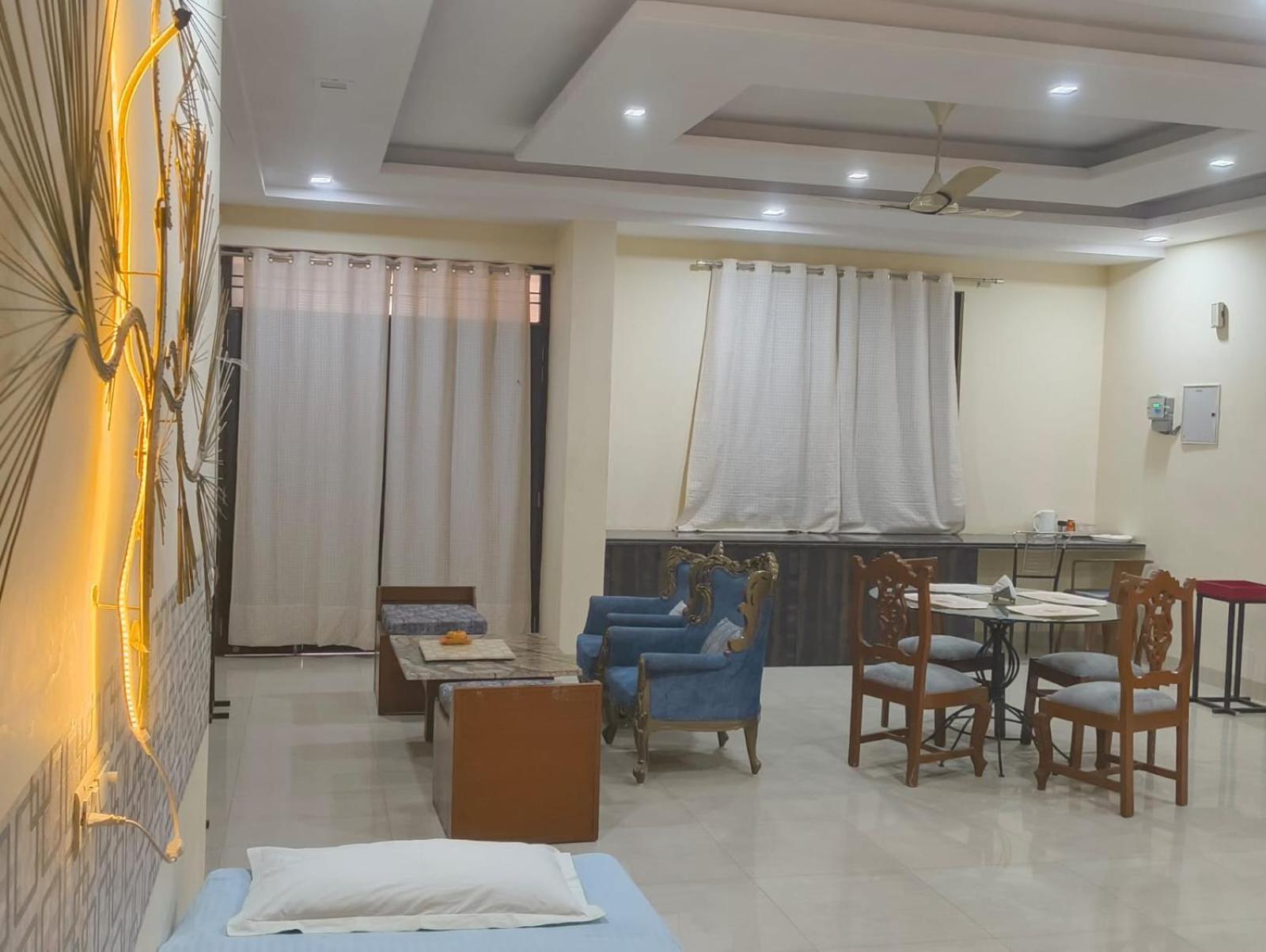 Elite Room - A Home Away Jaipur Bagian luar foto